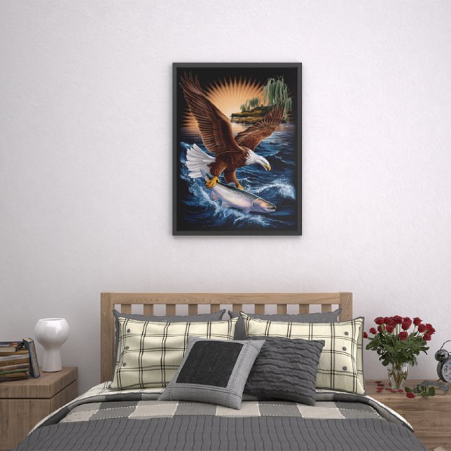 Majestic Eagle steigt über Fischen unter Poster (Von Creator hochgeladen)