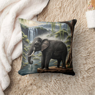 Majestic Elephant Drinks im Serene Waterfall Kissen
