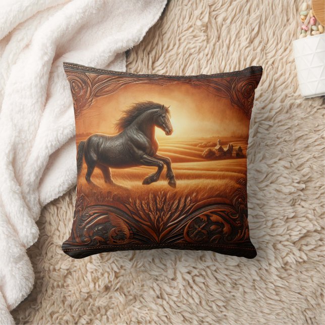 Majestic Galloping durch goldene Felder Kissen (Decke)
