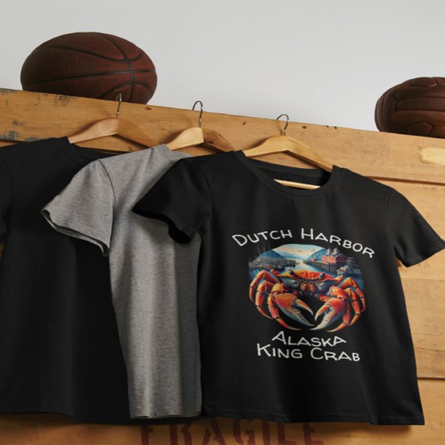 Majestic Harbour Sentinel Eine lebendige Krabbe T-Shirt (Von Creator hochgeladen)