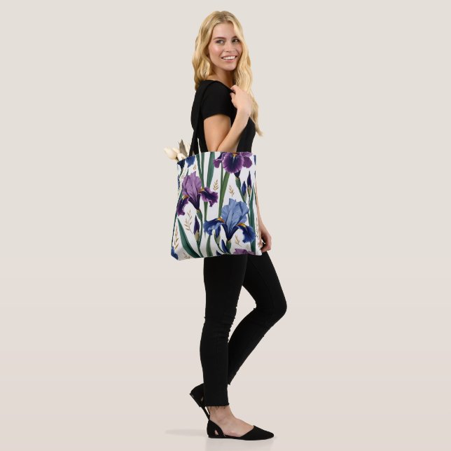 Majestic Iris Garden Wird Elegant Floral Design (Am Model)