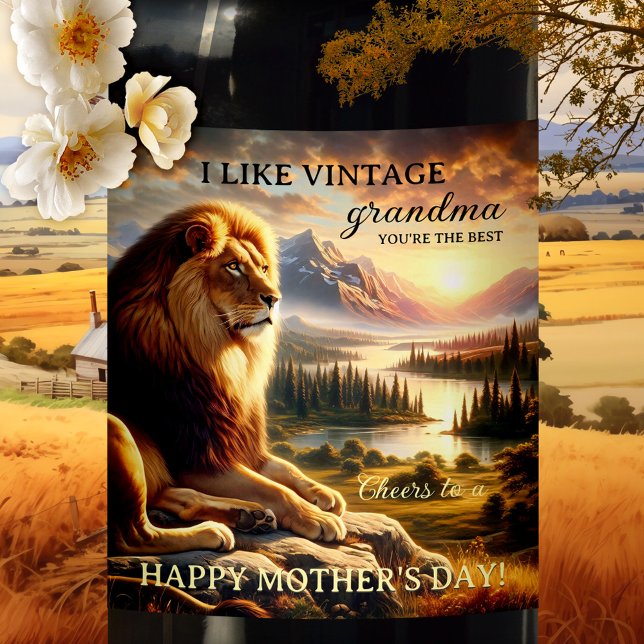 Majestic Lion Oma Mother Day Weinetikett (Wine label featuring a majestic lion overlooking a beautiful landscape scene)