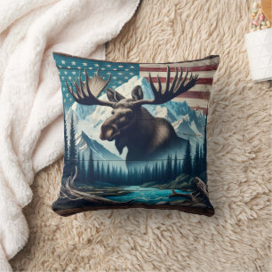 Majestic Moose Against Mountains and American Flag Kissen