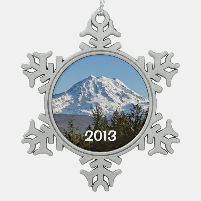 Majestic Mt Rainier Schneeflocken Zinn-Ornament (Vorderseite)