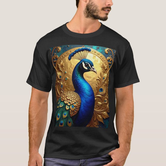 Majestic Peacock – Ornate Plumage in Golden Frame T-Shirt (Vorderseite)