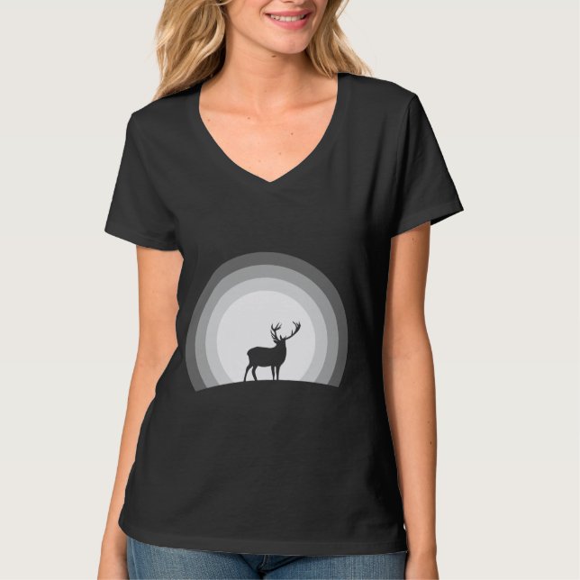 Majestic Stag Silhouette Under Lunar Light T-Shirt (Vorderseite)