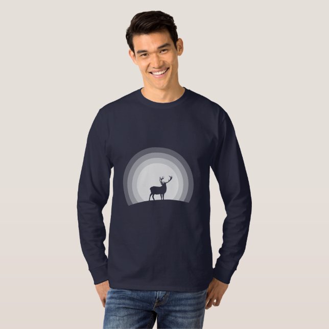 Majestic Stag Silhouette Under Lunar Light T-Shirt (Vorne ganz)
