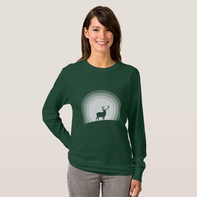 Majestic Stag Silhouette Under Lunar Light T-Shirt (Vorne ganz)