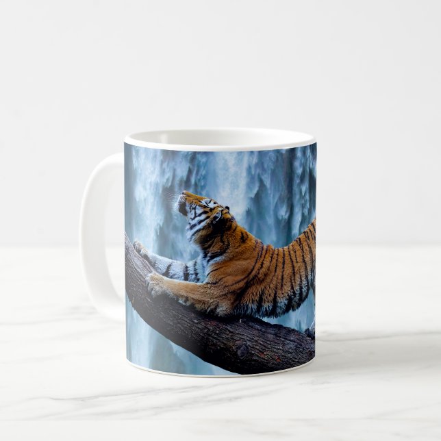 Majestic Tiger Entspannen an einem schönen Wasserf Kaffeetasse (Vorderseite Links)