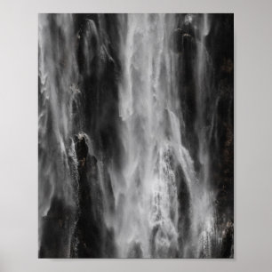Majestic Wasserfall Boka, Slowenien in schwarz und Poster