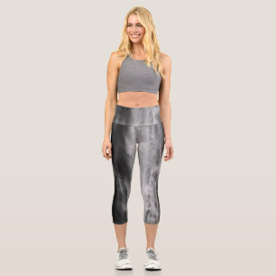 Majestic waterfall Boka, Slowenien Schwarz-weiß Capri Leggings