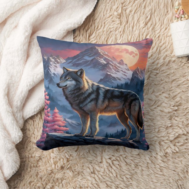 Majestic Wolf gegen Mondlichtgipfel. Kissen (Decke)