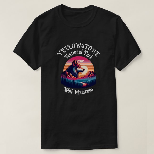 Majestic Wolf Roaming bei Sunset T-Shirt (Design vorne)