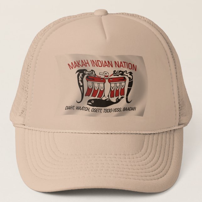 Makah Tribe Flag Hat Truckerkappe (Vorderseite)