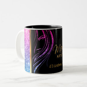 Makeup Artist in einem farbenfrohen Glitzer Zweifarbige Tasse