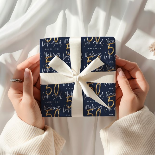 Making 50 look good gold birthday party napkins geschenkpapier (Von Creator hochgeladen)