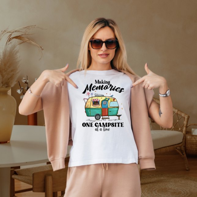 Making Memories One Campsite at a time T-Shirt (Von Creator hochgeladen)