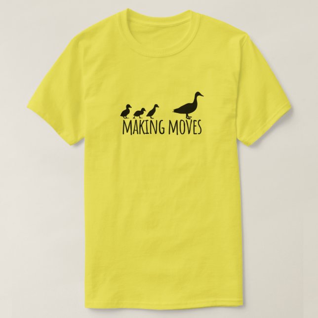 Making Moves Mama Duck and Ducklings Motivational T-Shirt (Design vorne)