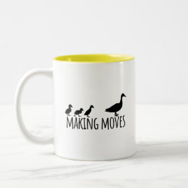 Making Moves Mama Duck and Ducklings Motivational Zweifarbige Tasse