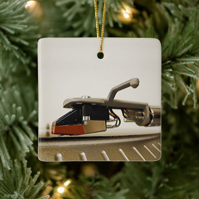 Makroaufnahme der Patrone - Keramikornament (Baum)