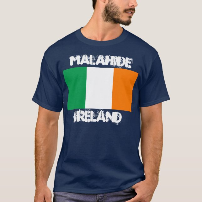 Malahide, Irland mit irischer Flagge T-Shirt (Vorderseite)