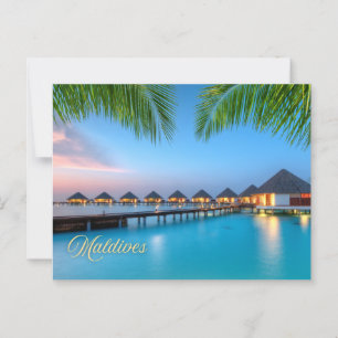 Maldives Schönes Resort bei Sonnenuntergang Postkarte