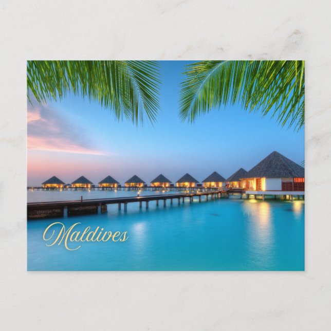Maldives Schönes Resort bei Sonnenuntergang Postkarte (Vorderseite)