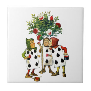 Malen der Rosen der Königin in der Alicen im Fliese