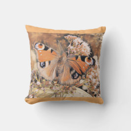 Malerei eines Orangenschmetterlings auf Blume Kissen