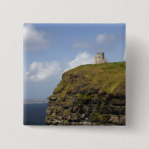 Malerische Klippen von Moher und O'Briens Turm. Button