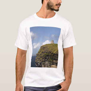 Malerische Klippen von Moher und O'Briens Turm. T-Shirt
