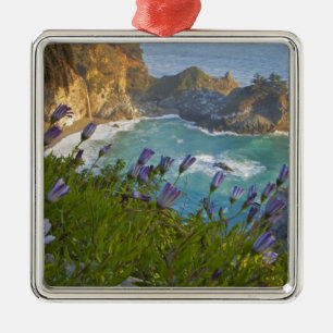 Malerische McWay Falls stürzt in den Strand und Silbernes Ornament