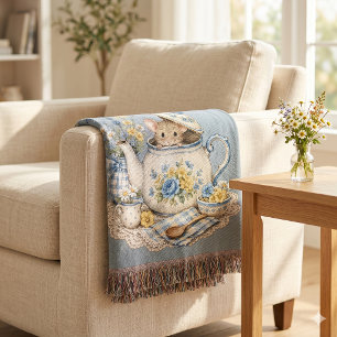Malerische Teekannen-Maus Cottagecore Blüten Decke