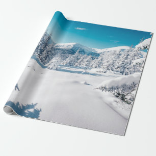 Malerisches Bild einer Fichtenbaum. Frostiger Tag, Geschenkpapier