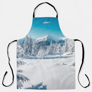 Malerisches Bild einer Fichtenbaum. Frostiger Tag, Schürze
