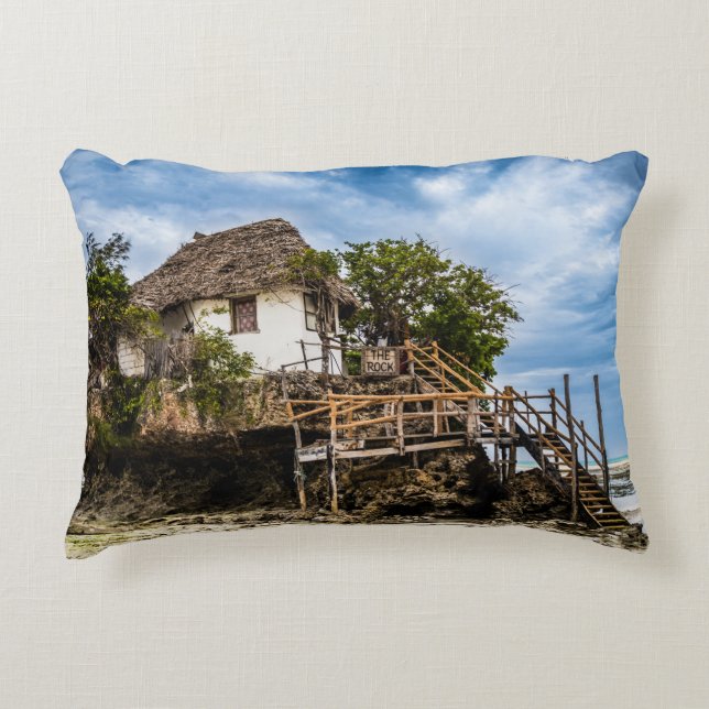 Malerisches Haus auf einem tropischen Korallenriff Dekokissen (Vorderseite)