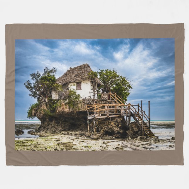 Malerisches Haus auf einem tropischen Korallenriff Fleecedecke (Vorderseite (Horizontal))