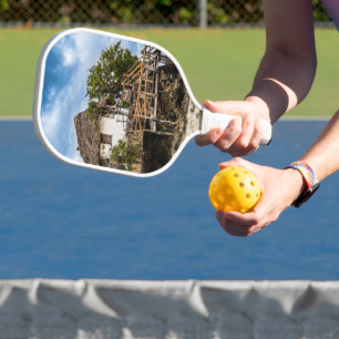 Malerisches Haus auf einem tropischen Korallenriff Pickleball Schläger