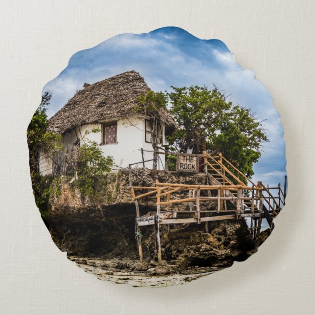 Malerisches Haus auf einem tropischen Korallenriff Rundes Kissen (Rückseite)