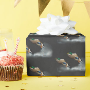 Mallard Duck fliegt über Wasser Geschenkpapier