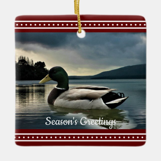 Mallard Duck Lake Weihnachtssaison Grüße Keramikornament (Vorderseite)