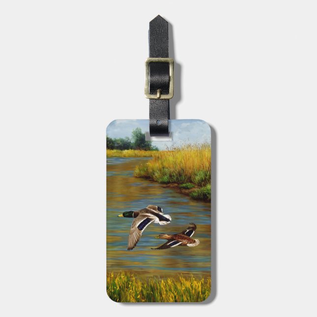 Mallard Enten fliegen über Teich Gepäckanhänger (Vorderseite vertikal)