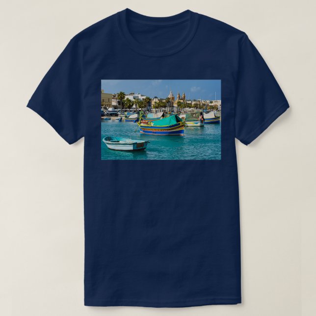 Malta Traditionelle Fischerboote in Marsaxlokk T-Shirt (Design vorne)