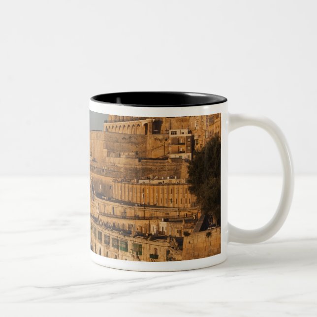 Malta, Valletta, Hafenblick von Lower Barrakka Zweifarbige Tasse (Rechts)