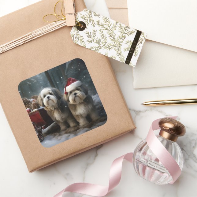 Malti tzu Snowy Sleigh Weihnachtsdekor Quadratischer Aufkleber (Schenken)