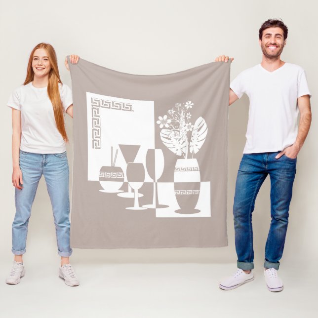 Malvase mit Blume und Weingläsern Fleecedecke (Beispiel)