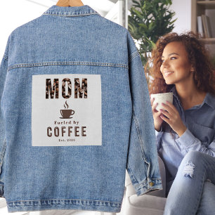 Mama, angetrieben von Kaffee, lustiger Humor Jeansjacke