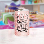 Mama Anheben wilder Dinge Zitat Funny Leopard Prin Dosenglas<br><div class="desc">Sie suchen die perfekte Ergänzung zu Ihrer Mama-Sammlung? Schauen Sie sich nur unsere köstliche "Mama" an. Raising Wild Things" Design, jetzt auf unserem stilvollen Dosenglas erhältlich! Ob Muttertag, Geburtstag oder ein Tag im Jahr, dieses niedliche und lustige Design wird ihr ein Lächeln ins Gesicht bringen, während sie ihr Lieblingsgetränk verschlingt....</div>