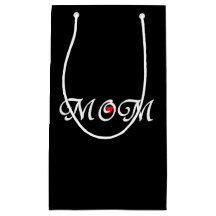 Mama auf schwarzem Hintergrund mit Geschenktasche