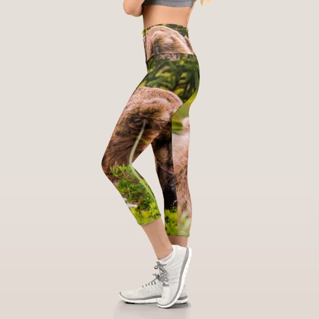 Mama Bären pflegen ihre zwei Jungen, Lake Clark Na Capri Leggings (Links)